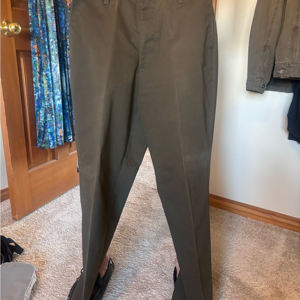 Dockers Men's Olive Chinos